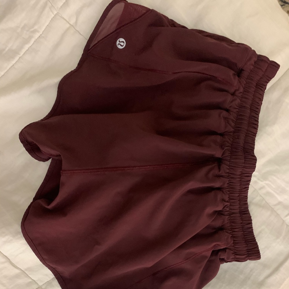 Lulu lemon Size 4 maroon shorts